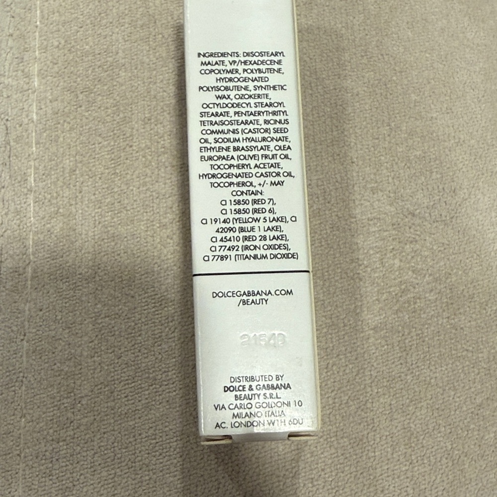 Dolce & Gabbana My Juicy Sheer Lipstick in Berry color. - Picture 5 of 5
